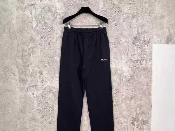 Pantaloni sportivi: esempio visivo di prodotto